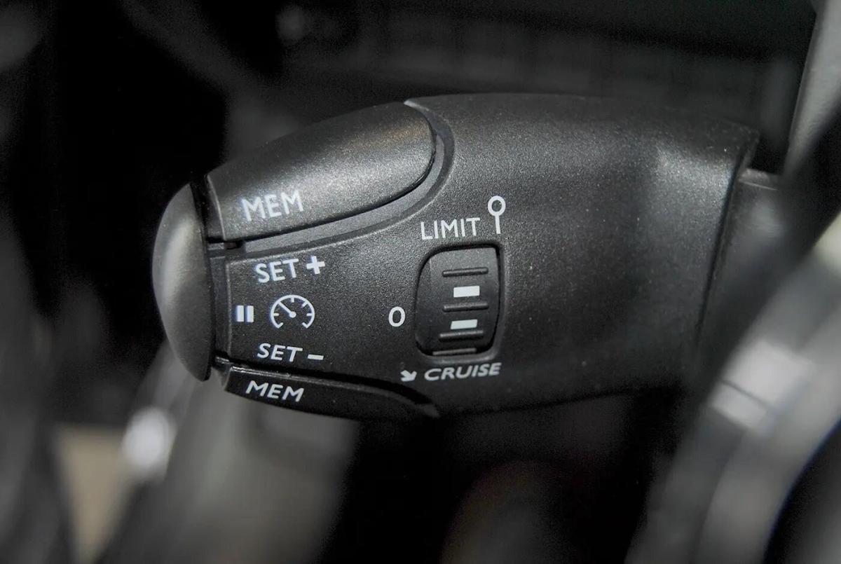 peugeot-208-2024-gasolina-1199cc
