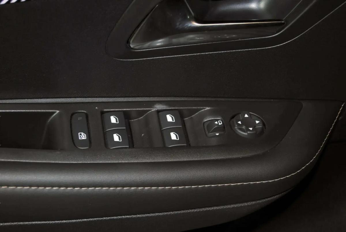 peugeot-208-2025-hibrido-a-gasolina-1199cc