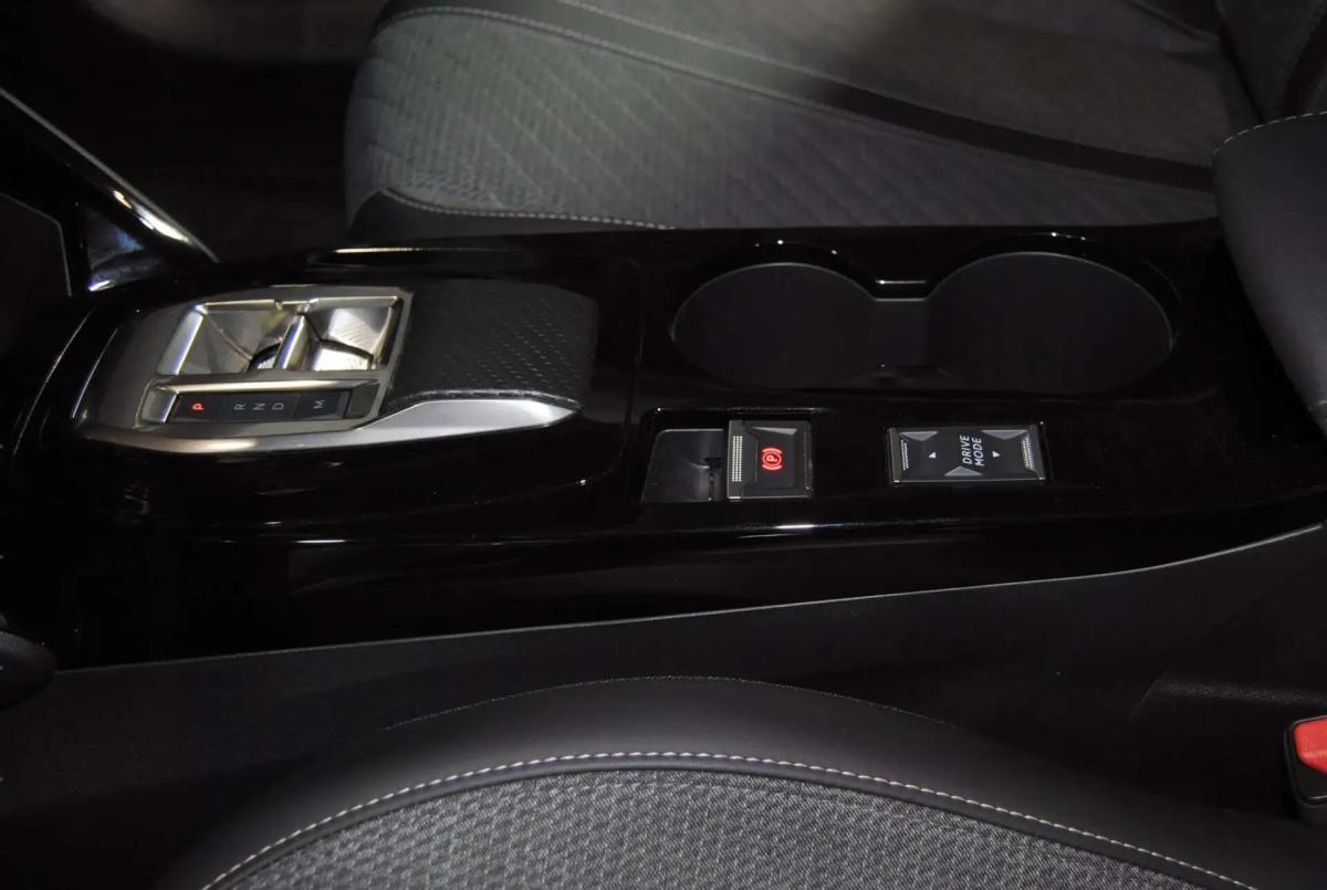 peugeot-208-2025-hibrido-a-gasolina-1199cc