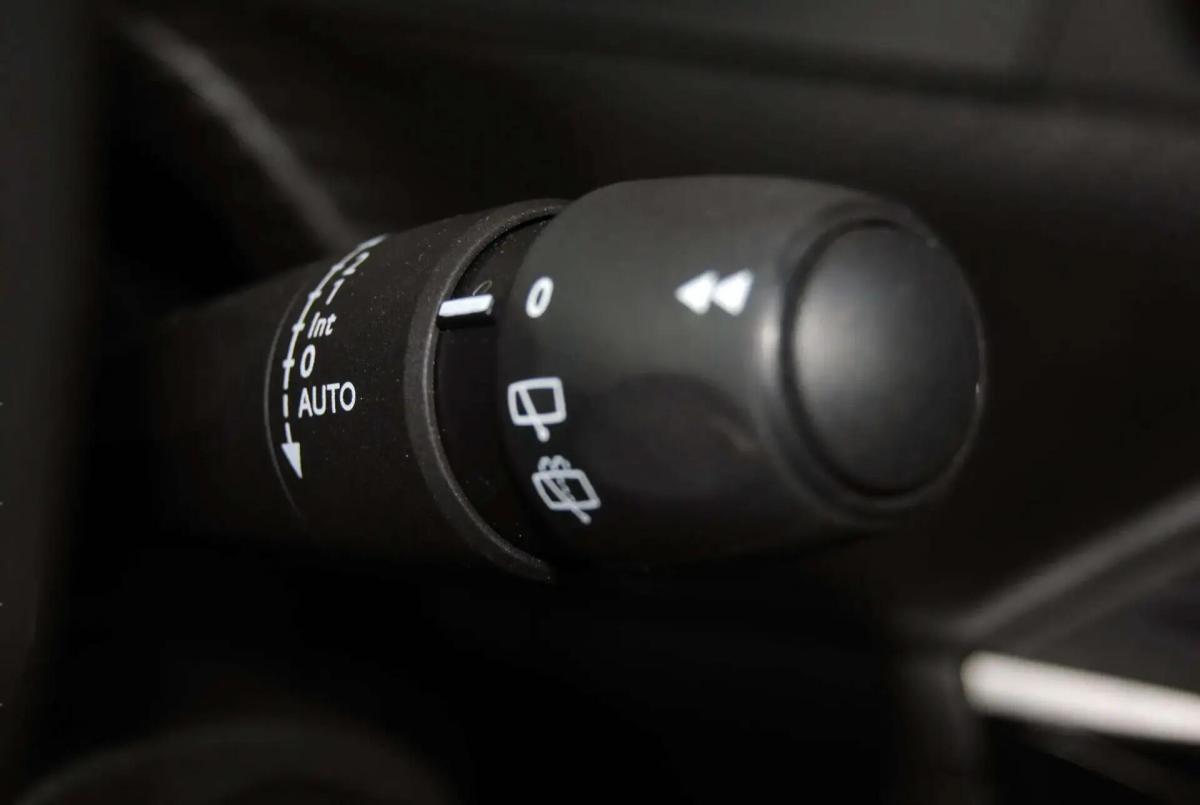 peugeot-208-2025-hibrido-a-gasolina-1199cc