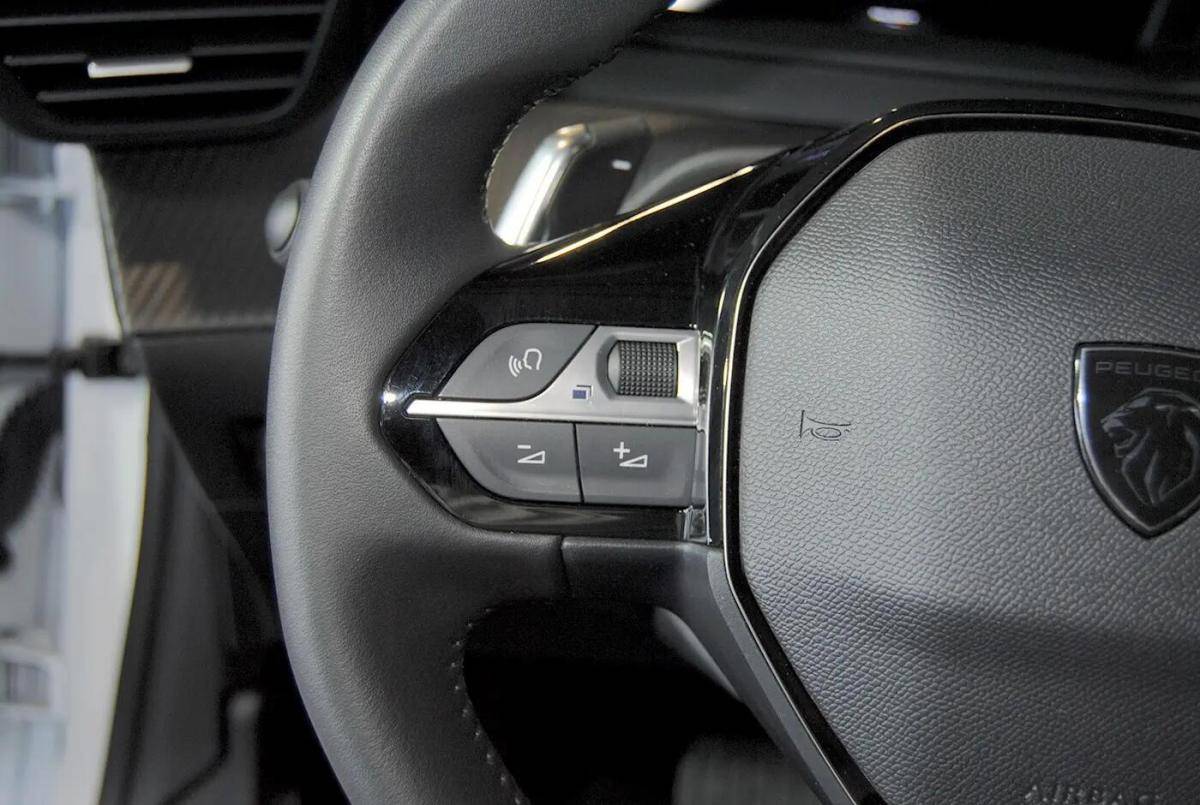 peugeot-208-2025-gasolina-1199cc