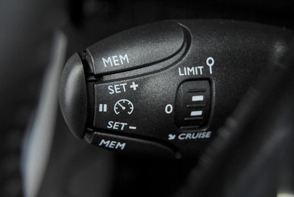 peugeot-208-2025-gasolina-1199cc