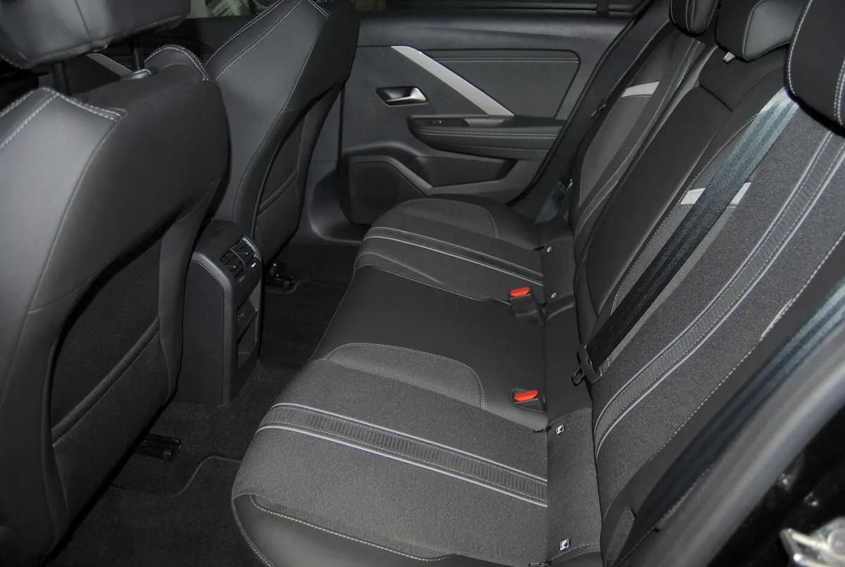 opel-astra-sport-tourer-2025-hibrido-a-gasolina-1199cc