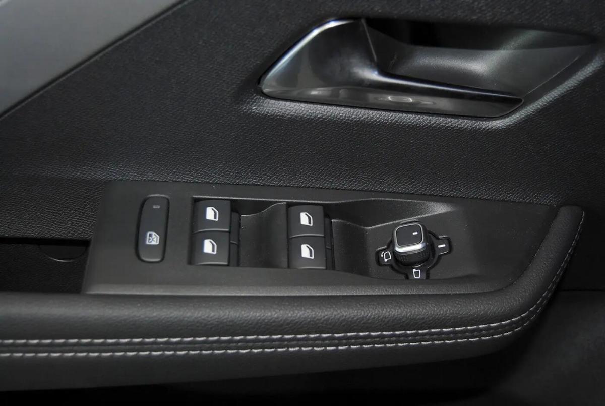 opel-astra-sport-tourer-2025-hibrido-a-gasolina-1199cc