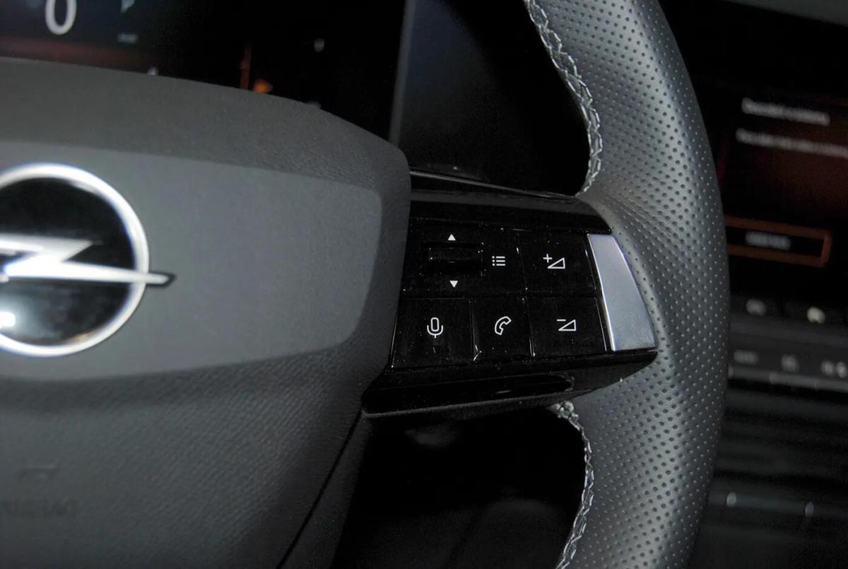 opel-astra-sport-tourer-2025-hibrido-a-gasolina-1199cc