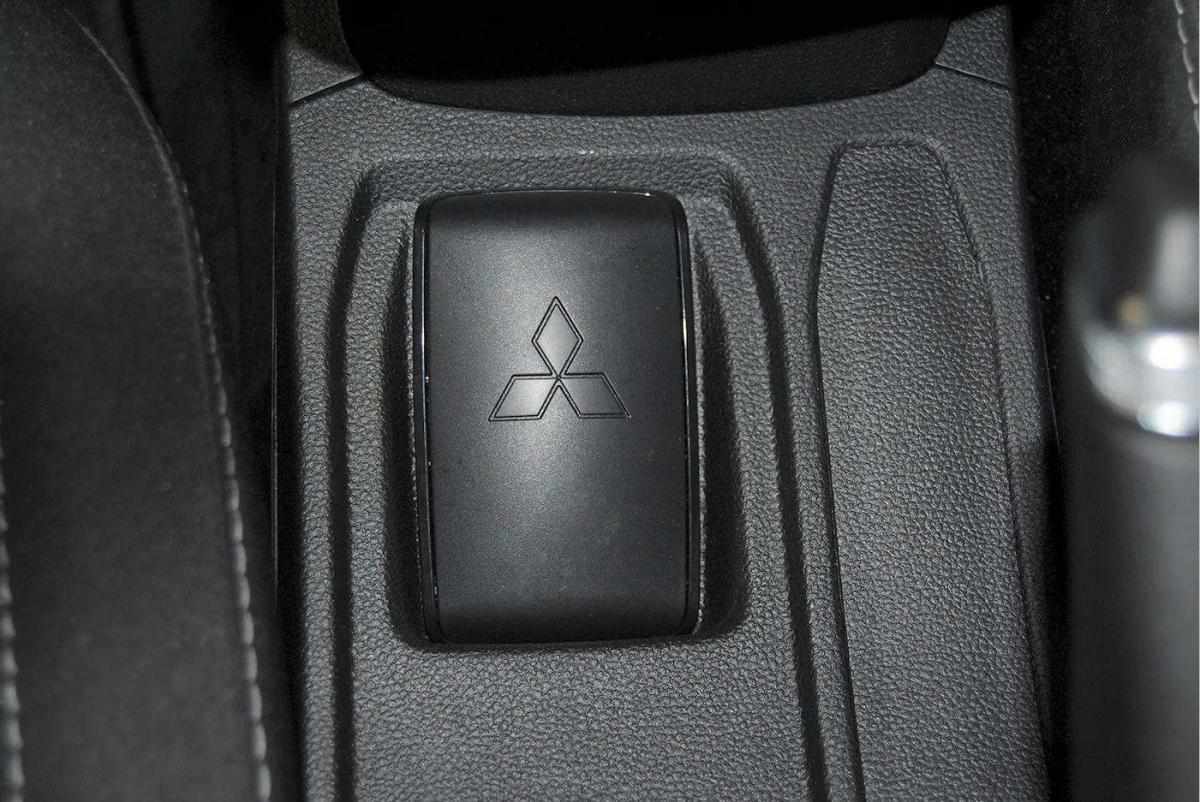 mitsubishi-colt-2024-gasolina-999cc