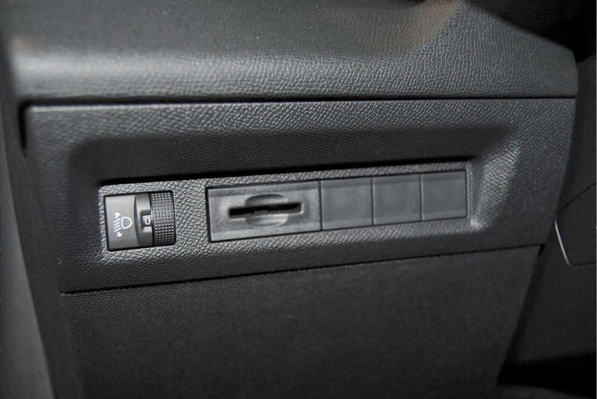 peugeot-308-sw-2024-diesel-1499cc