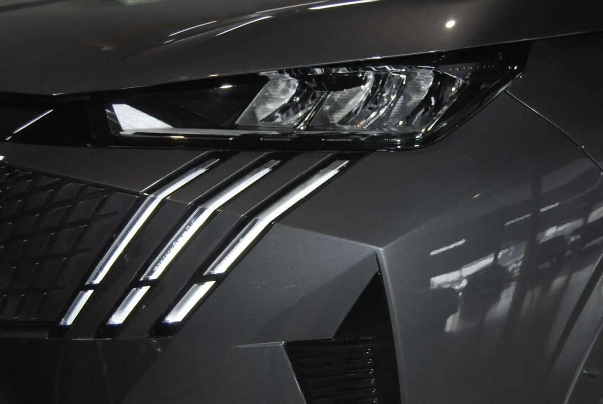peugeot-5008-2025-hibrido-a-gasolina-1199cc