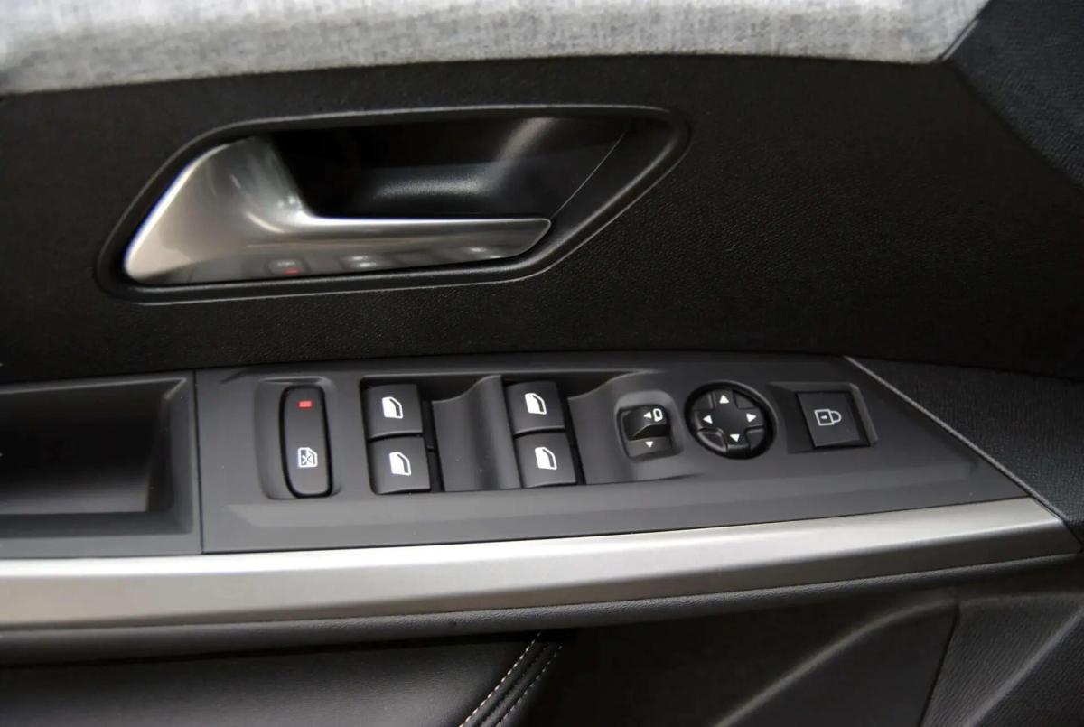 peugeot-5008-2025-hibrido-a-gasolina-1199cc