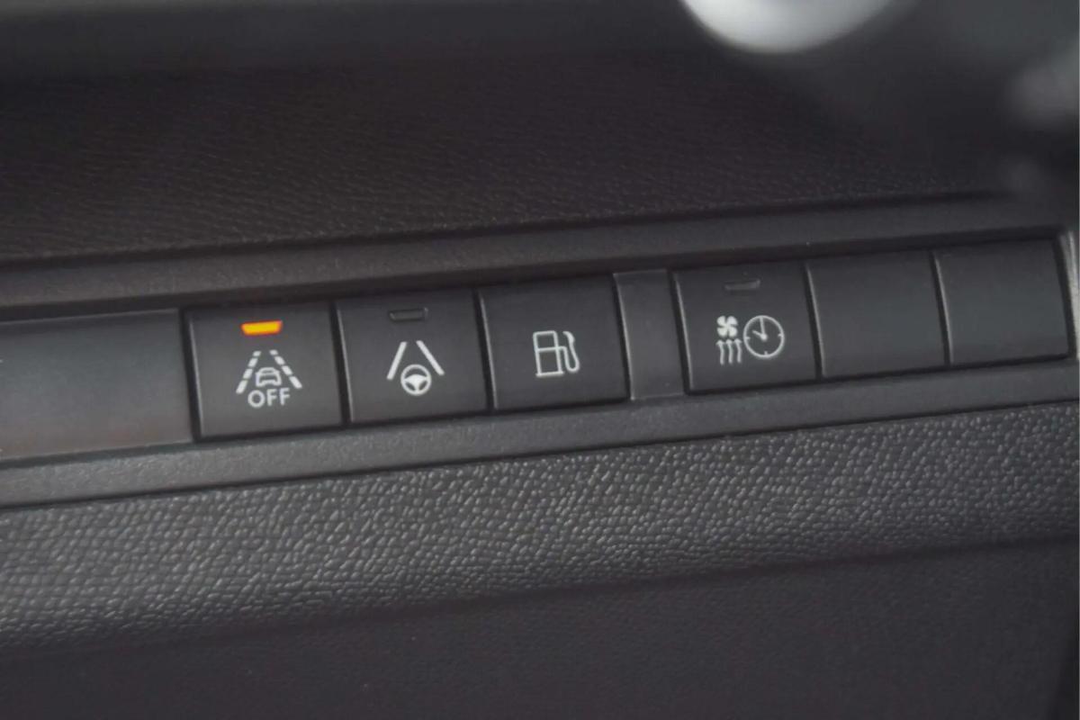 peugeot-3008-2023-hibrido-a-gasolina-1598cc