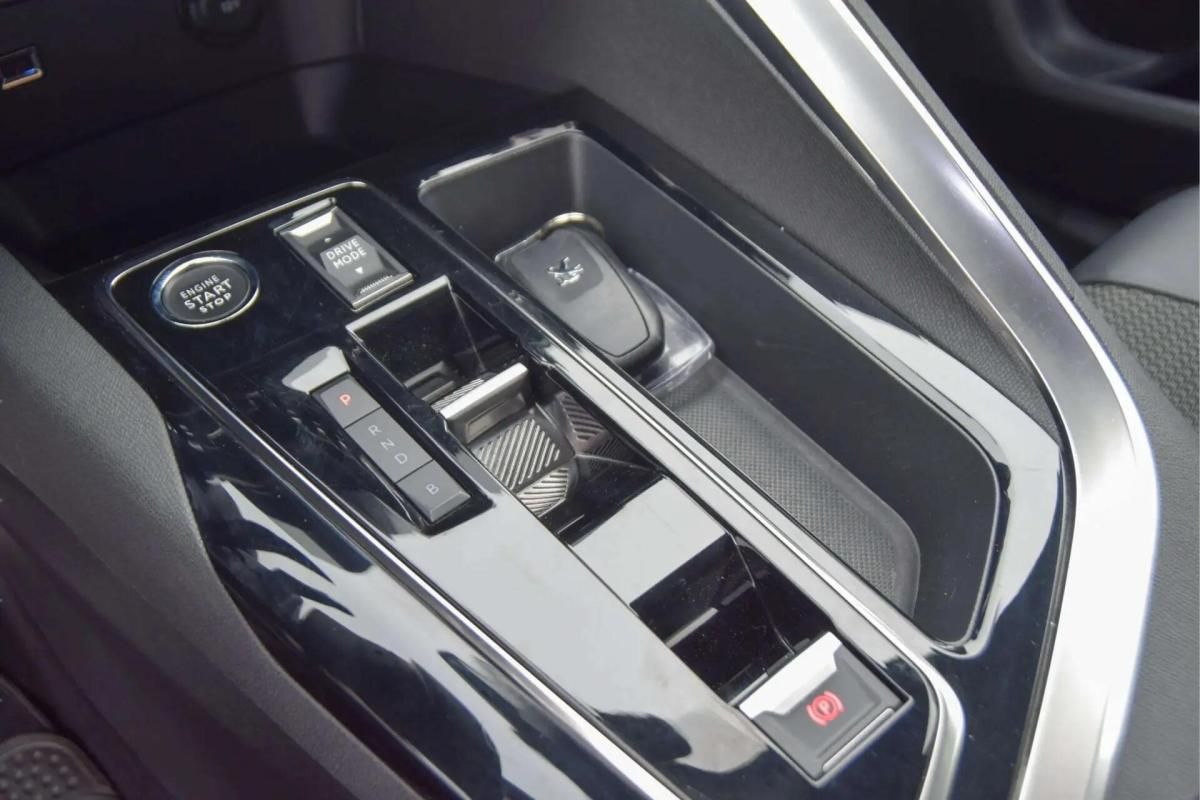 peugeot-3008-2023-hibrido-a-gasolina-1598cc