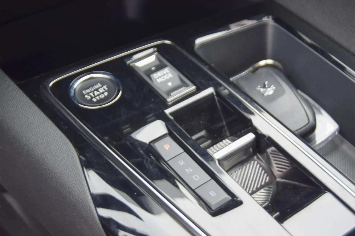 peugeot-3008-2023-hibrido-a-gasolina-1598cc