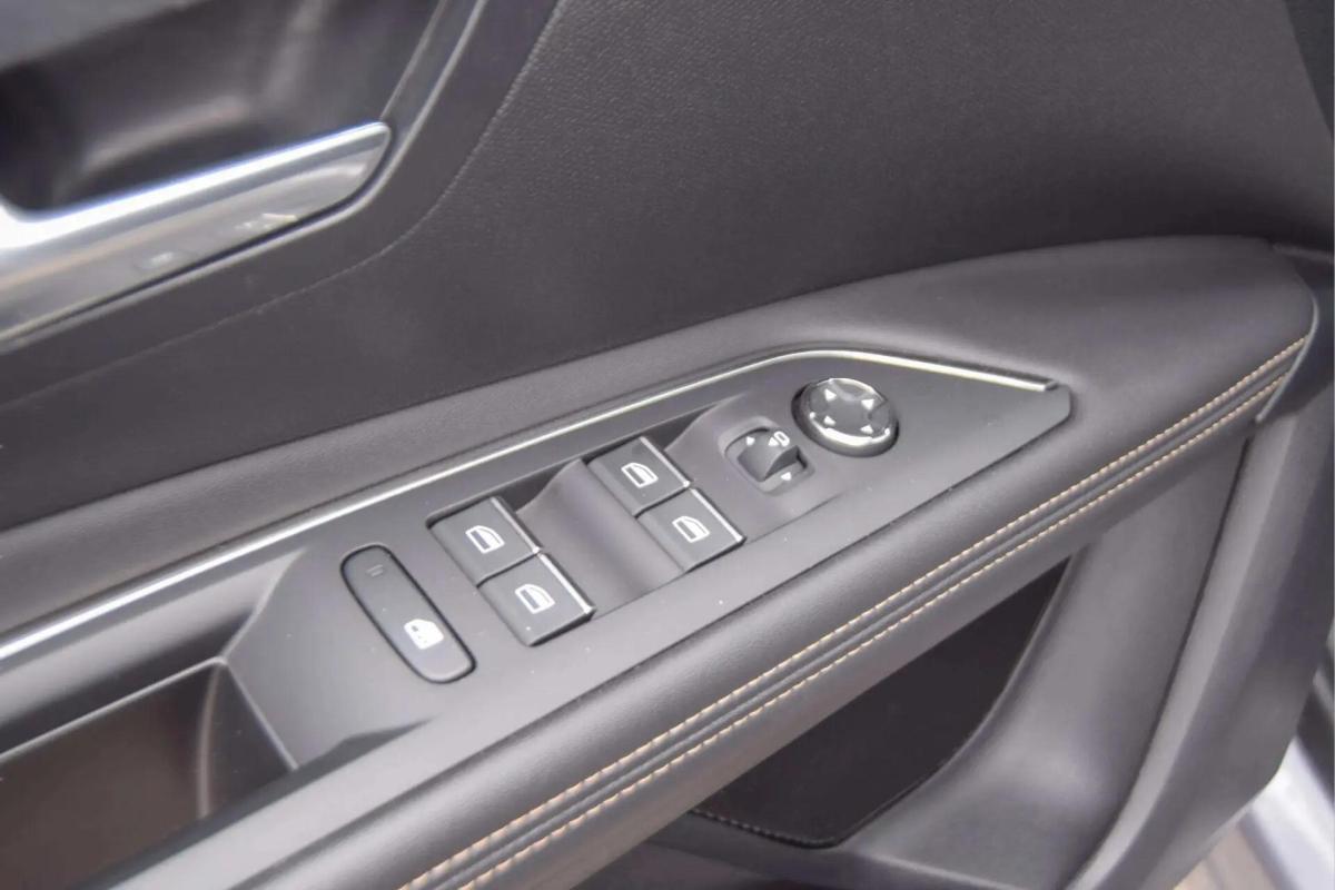 peugeot-3008-2023-hibrido-a-gasolina-1598cc