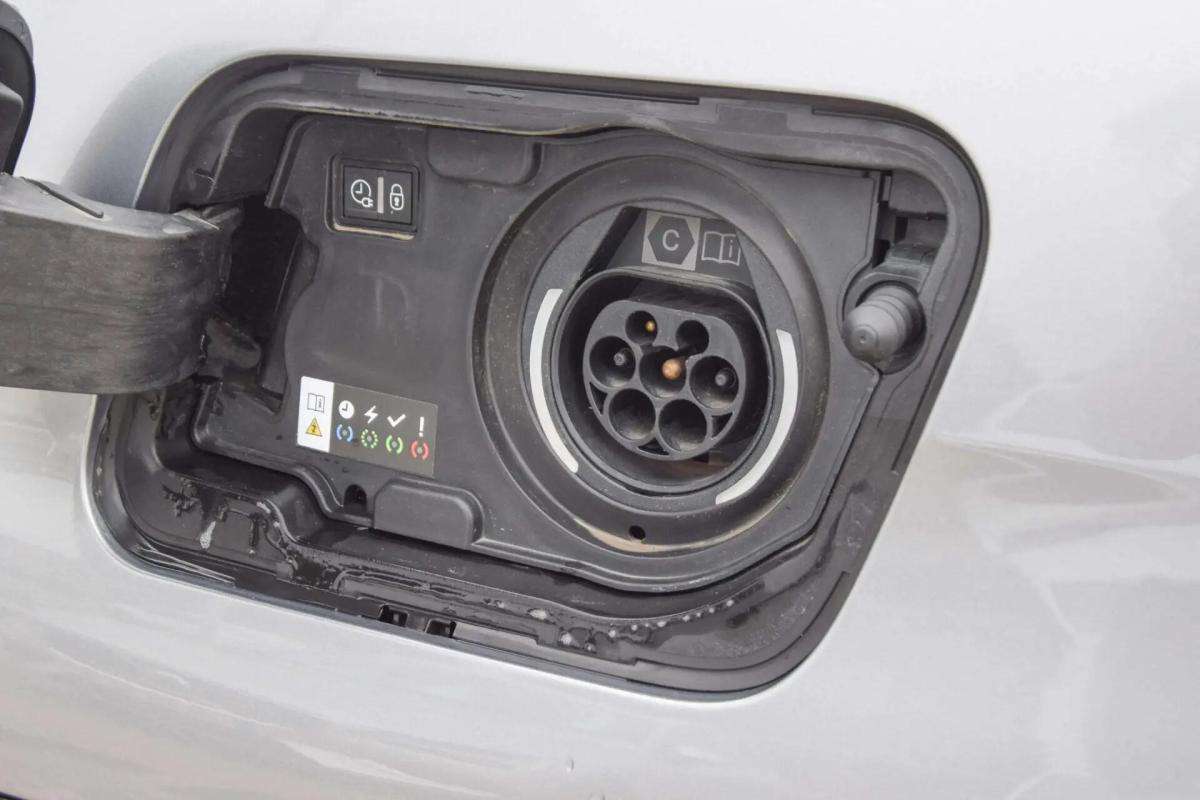 peugeot-3008-2023-hibrido-a-gasolina-1598cc