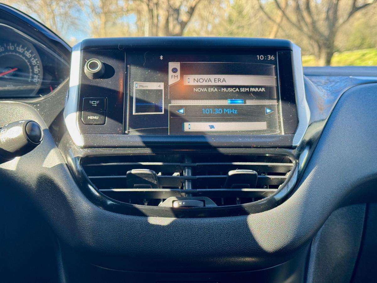 peugeot-208-2013-gasolina-1199cc