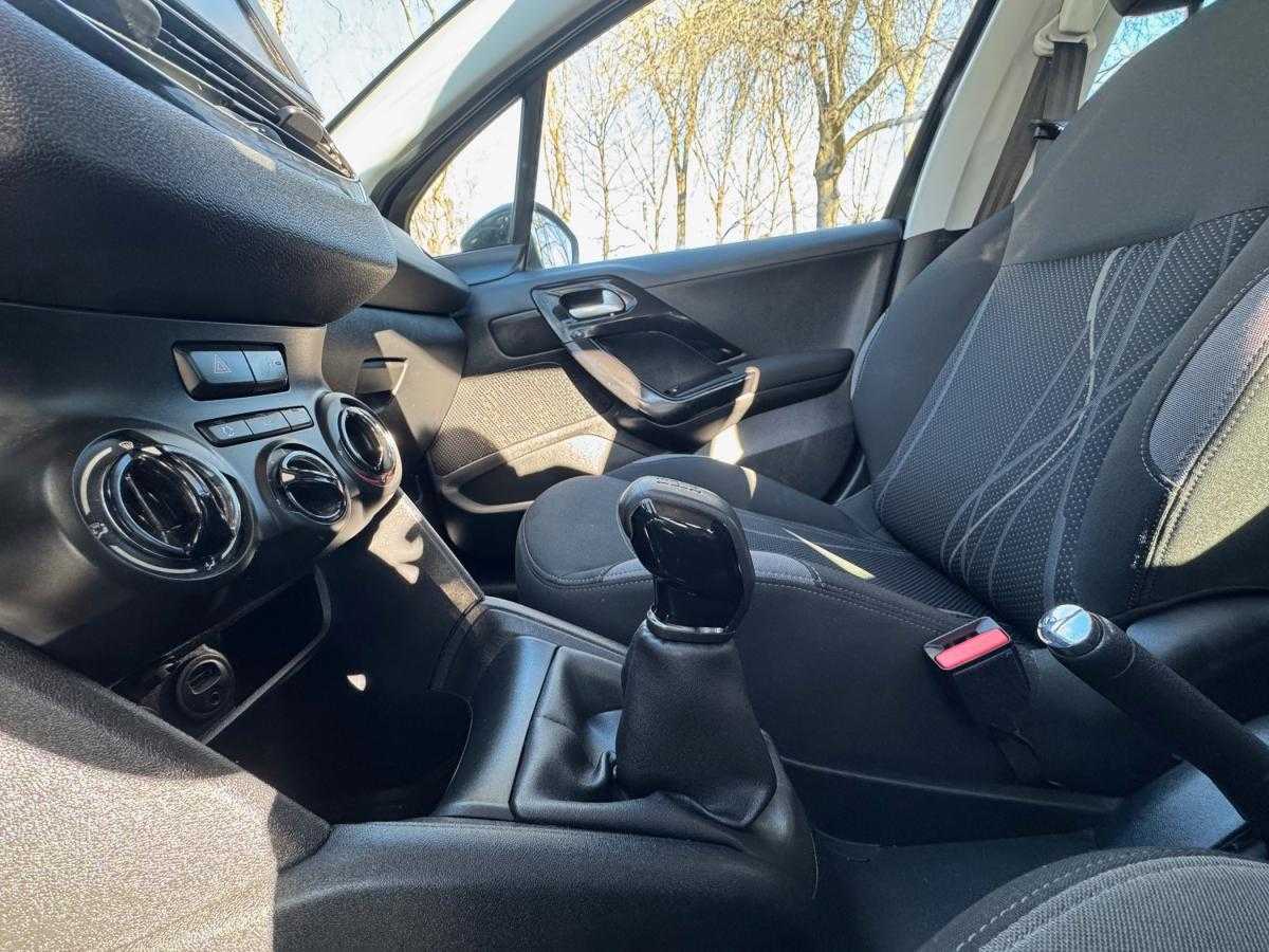 peugeot-208-2013-gasolina-1199cc