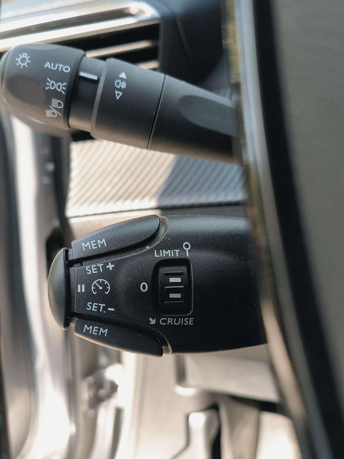 peugeot-2008-2021-eletrico-50cc