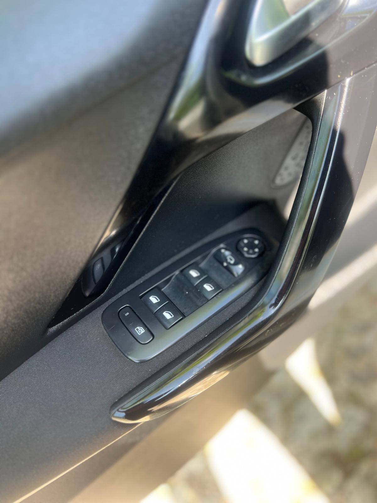 peugeot-208-2013-gasolina-1199cc