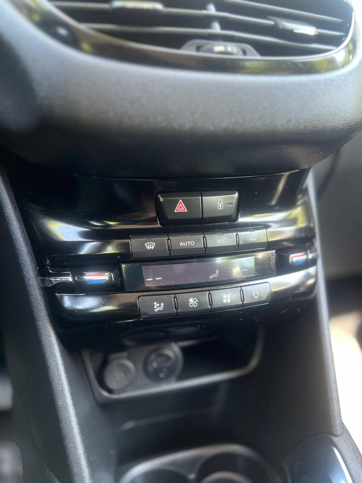 peugeot-208-2013-gasolina-1199cc