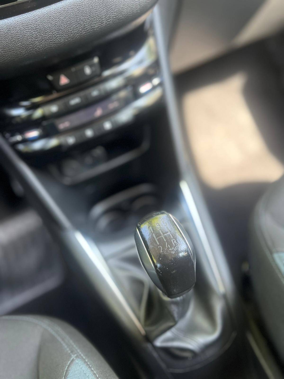 peugeot-208-2013-gasolina-1199cc