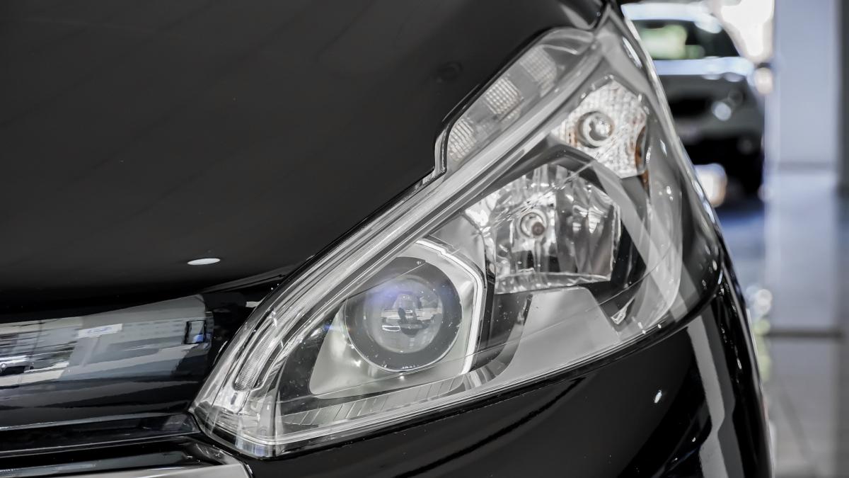 peugeot-208-2017-gasolina-1199cc