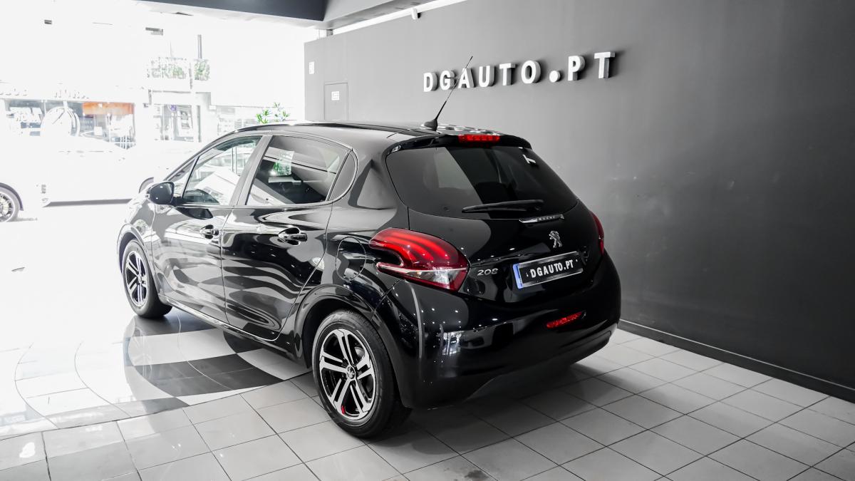 peugeot-208-2017-gasolina-1199cc