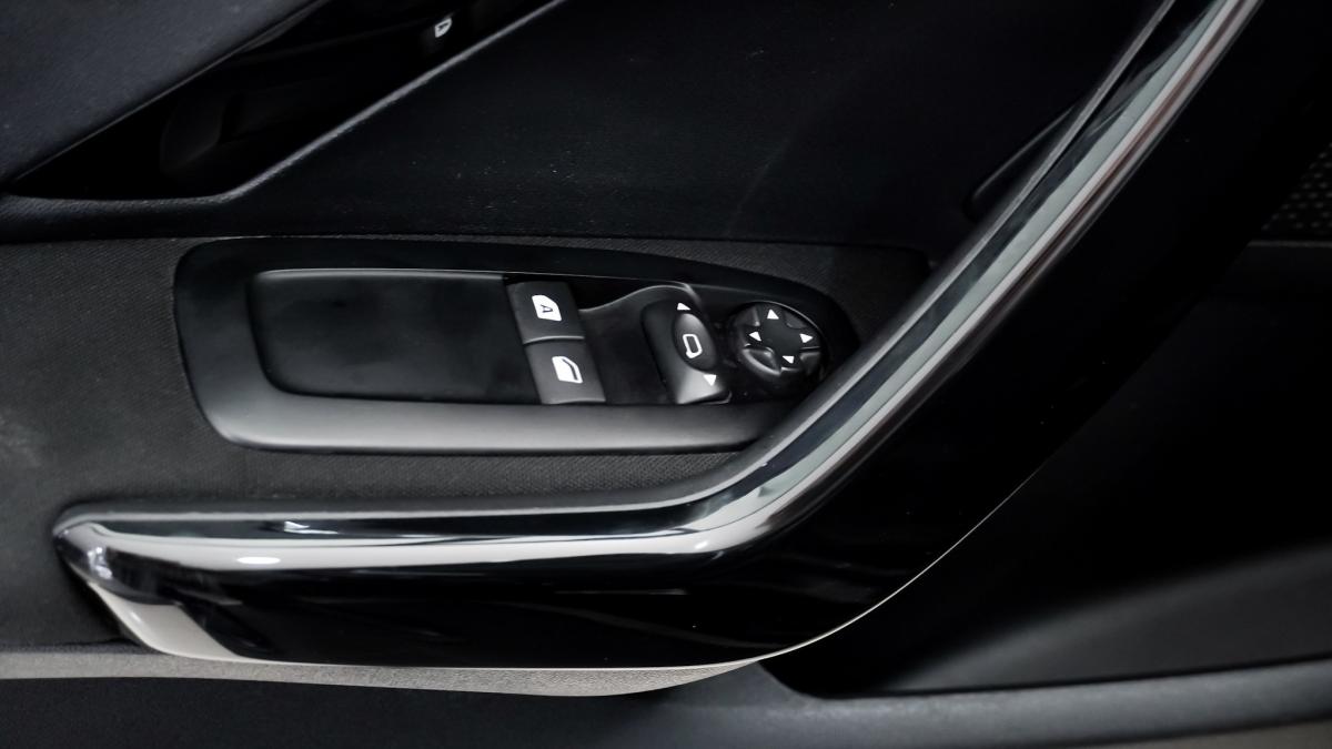 peugeot-208-2017-gasolina-1199cc