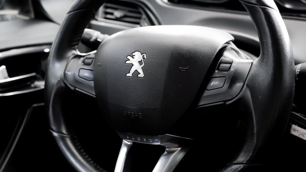 peugeot-208-2017-gasolina-1199cc