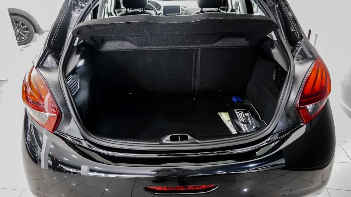 peugeot-208-2017-gasolina-1199cc
