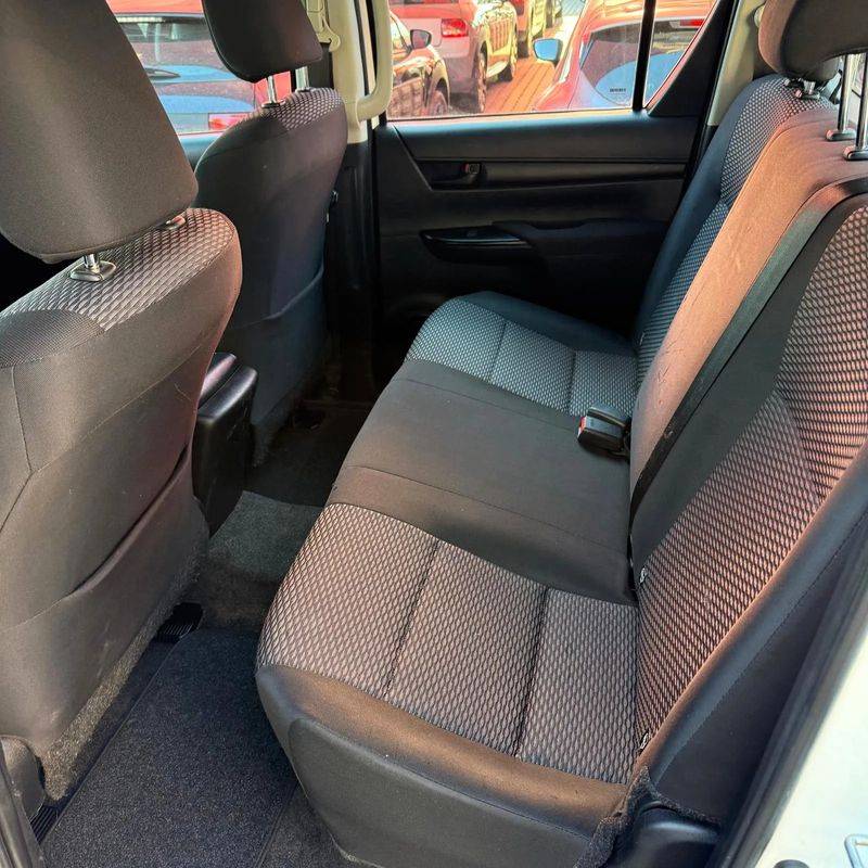 toyota-hilux-2021-diesel-2393cc