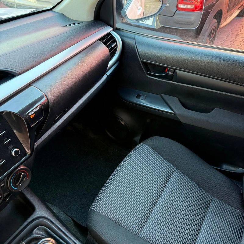 toyota-hilux-2021-diesel-2393cc