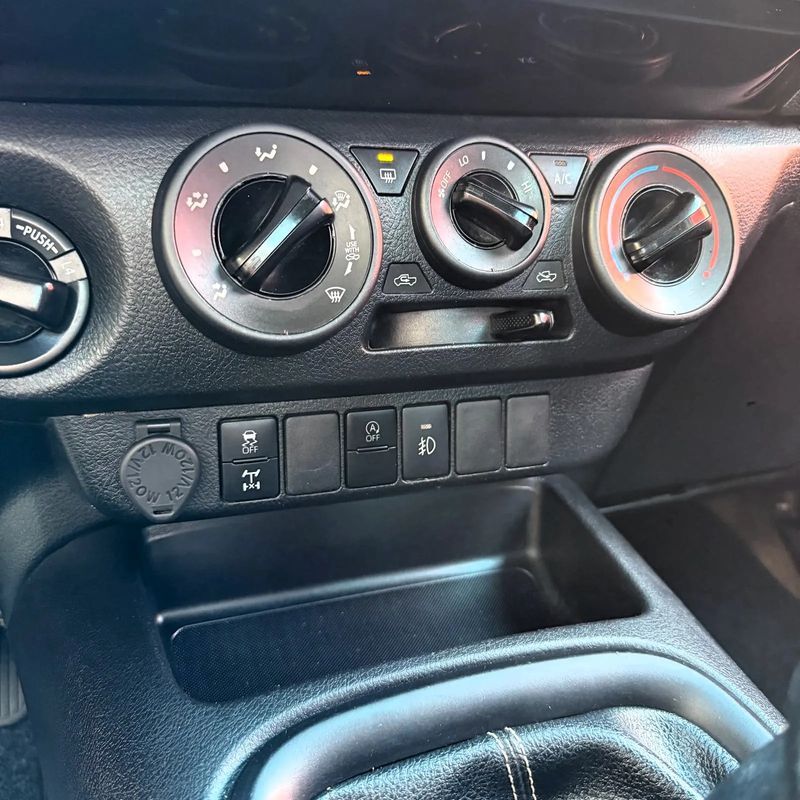 toyota-hilux-2021-diesel-2393cc