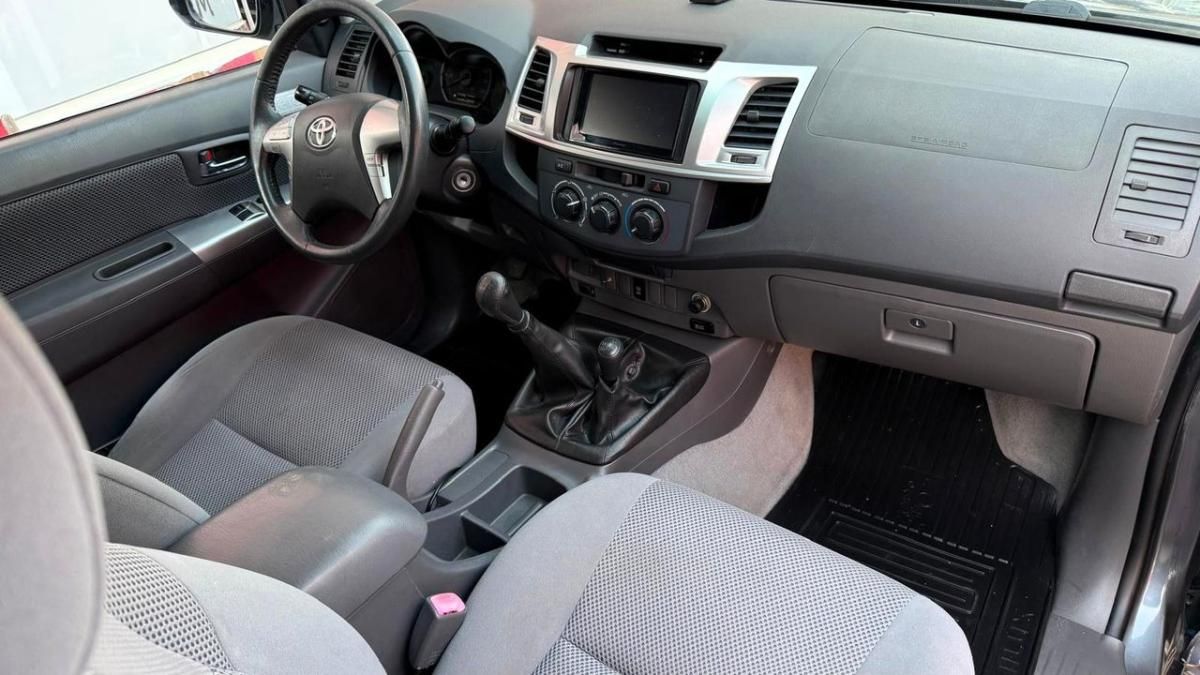 toyota-hilux-2011-diesel-2494cc