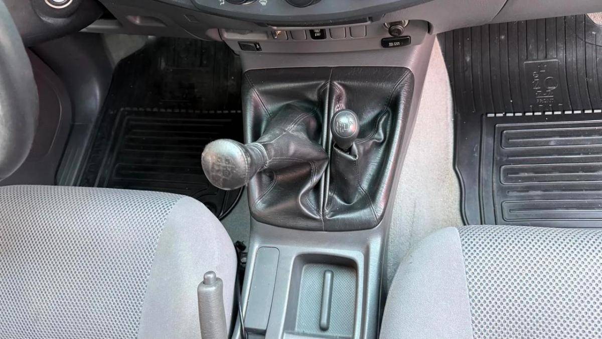 toyota-hilux-2011-diesel-2494cc