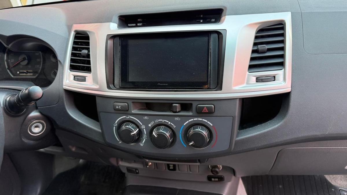toyota-hilux-2011-diesel-2494cc
