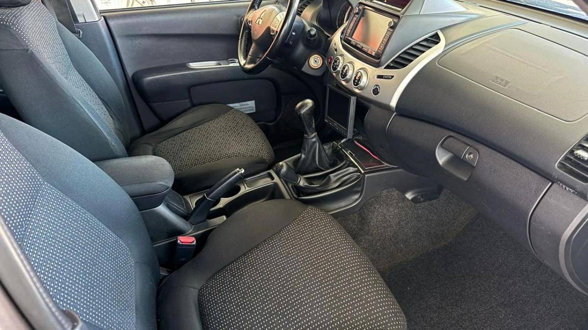 mitsubishi-l200-2015-diesel-2442cc