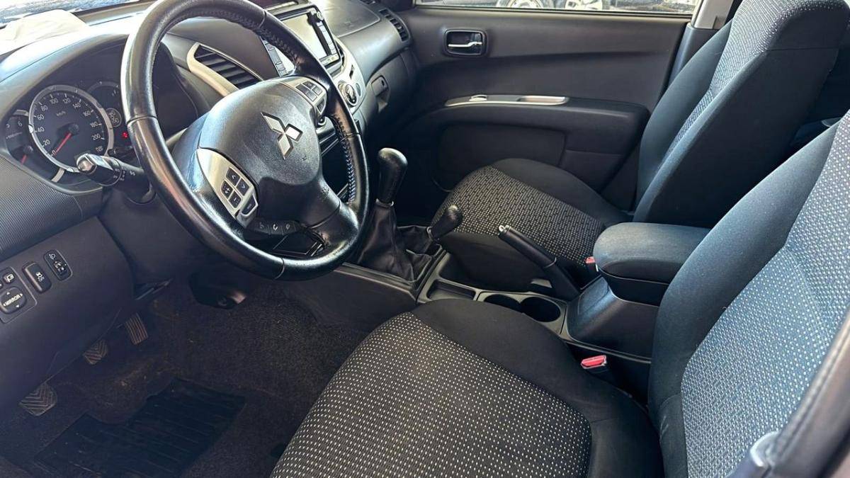 mitsubishi-l200-2015-diesel-2442cc