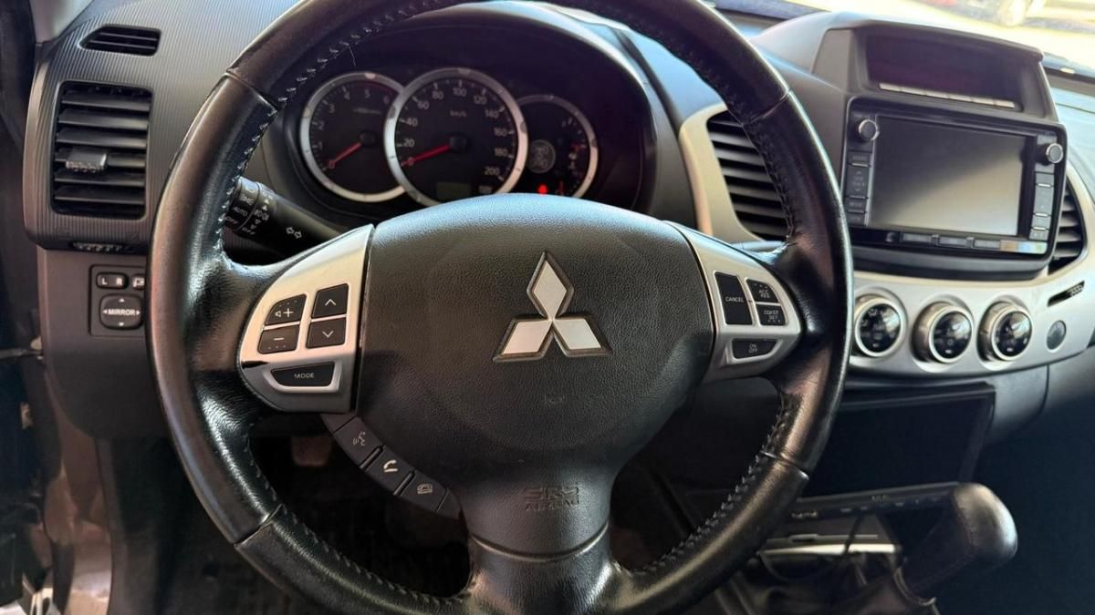 mitsubishi-l200-2015-diesel-2442cc