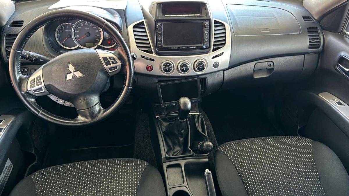 mitsubishi-l200-2015-diesel-2442cc