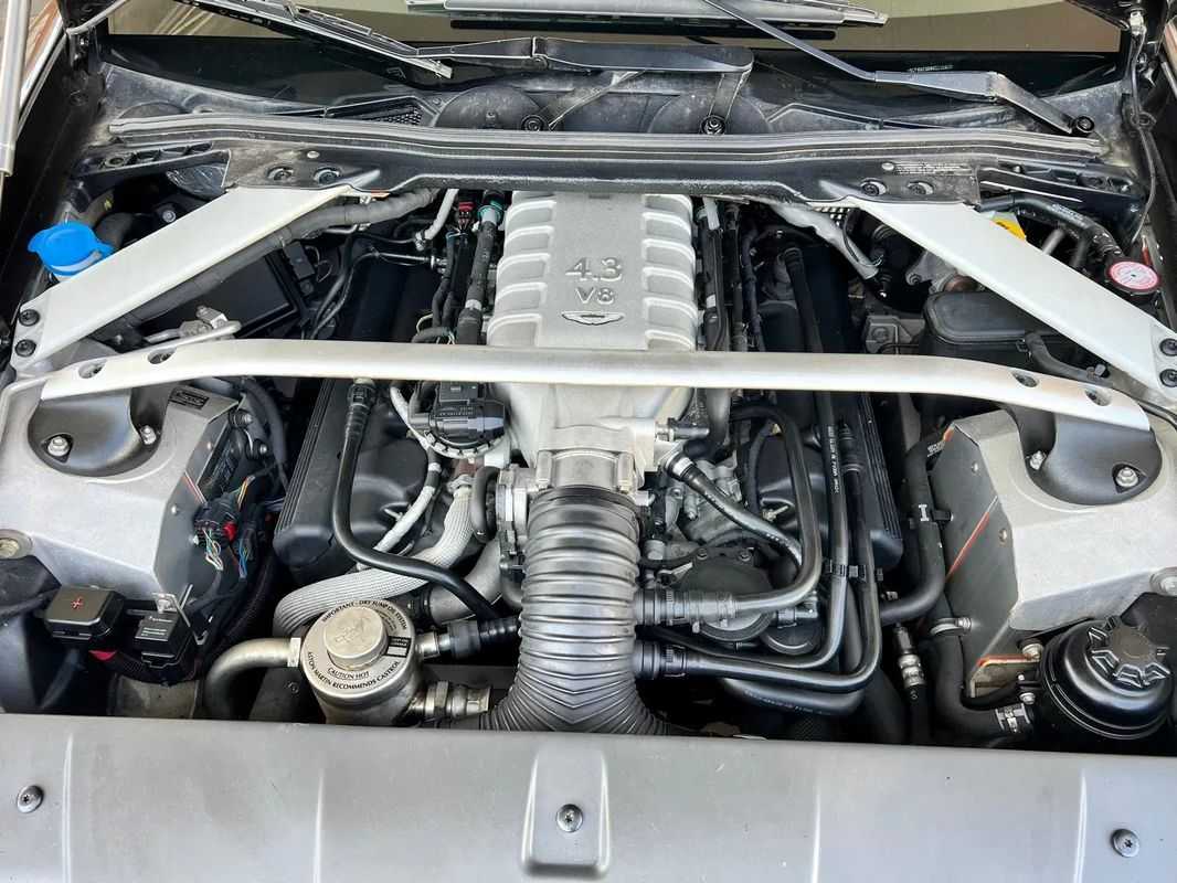 aston-martin-vantage-coupe-2007-gasolina-4282cc