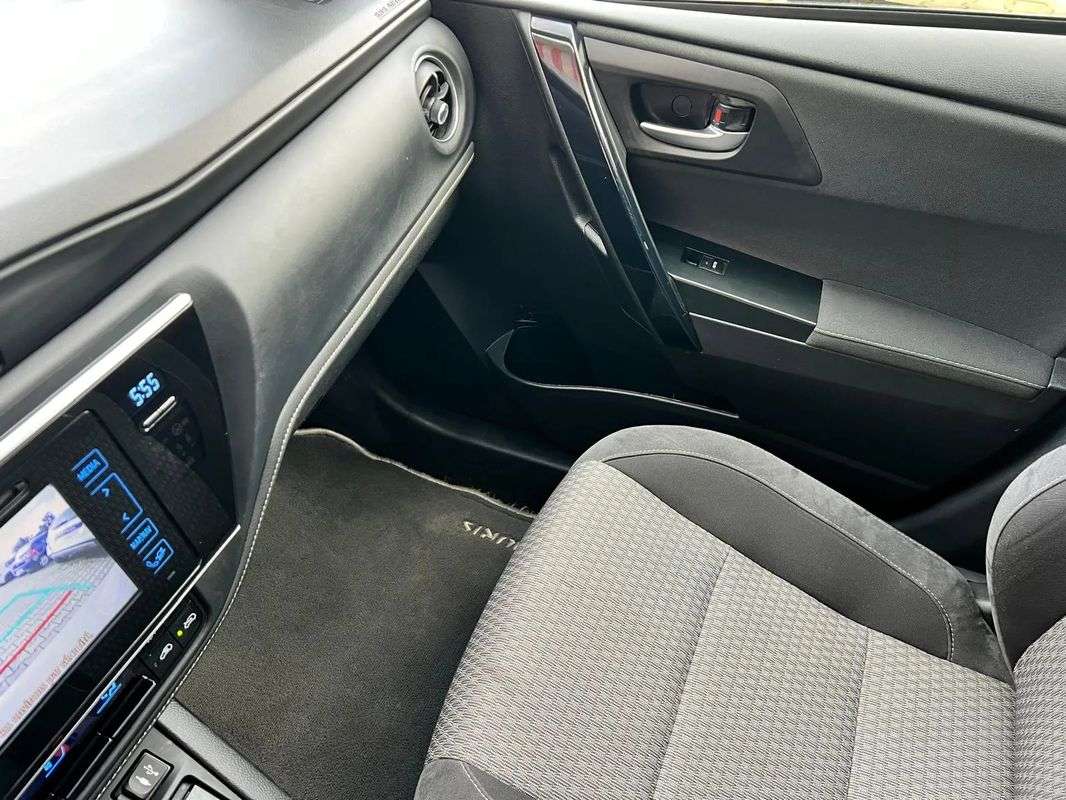 toyota-auris-2018-hibrido-a-gasolina-1798cc