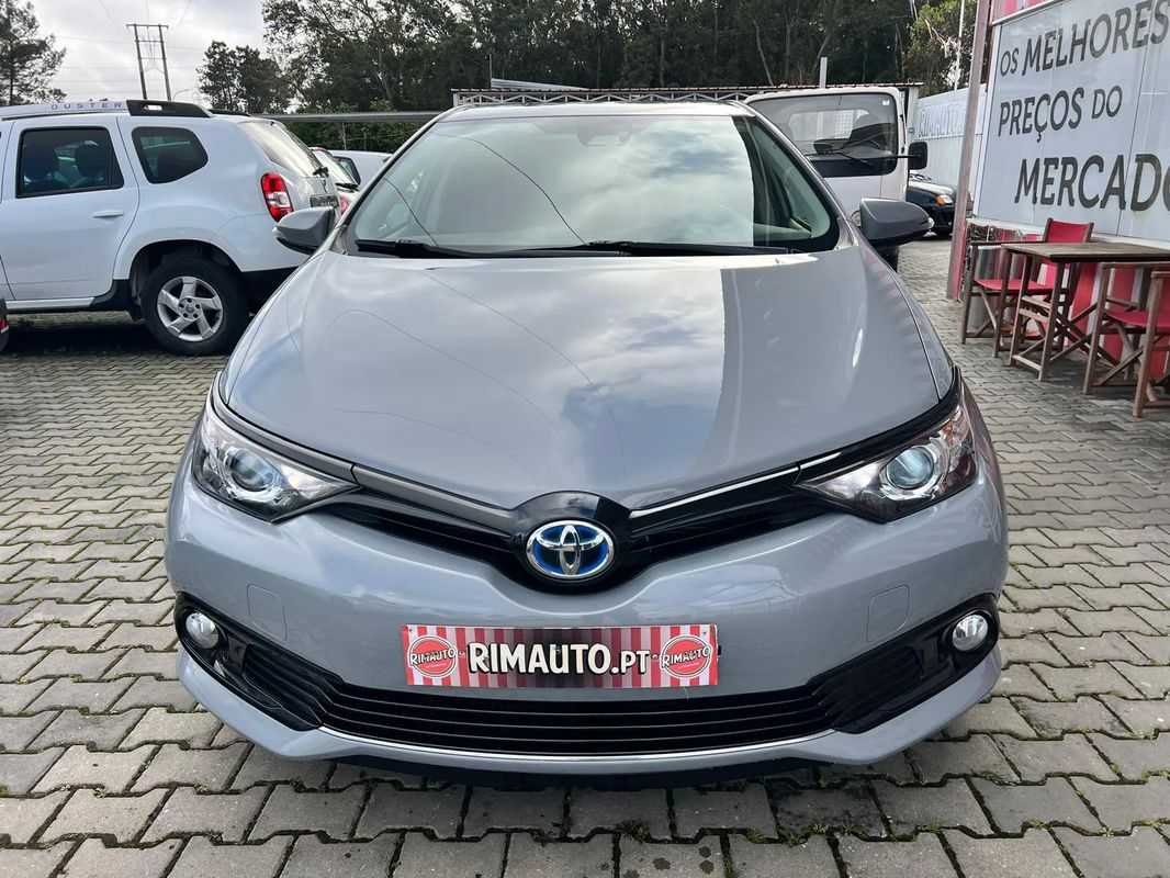 toyota-auris-2018-hibrido-a-gasolina-1798cc
