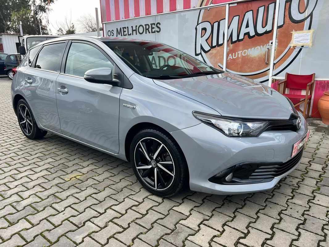 toyota-auris-2018-hibrido-a-gasolina-1798cc