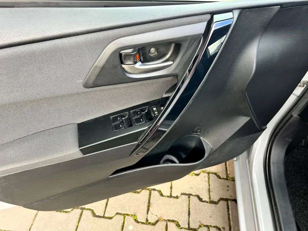 toyota-auris-2018-hibrido-a-gasolina-1798cc