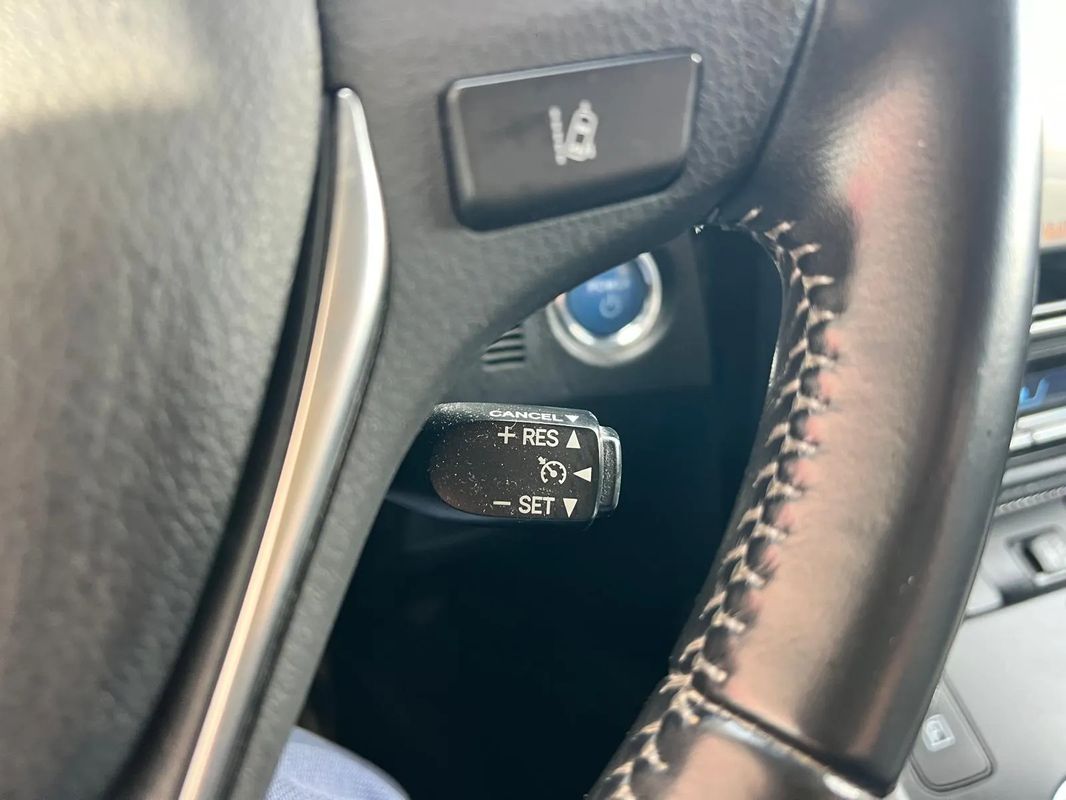 toyota-auris-2018-hibrido-a-gasolina-1798cc
