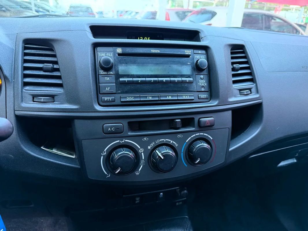 toyota-hilux-2015-diesel-2494cc