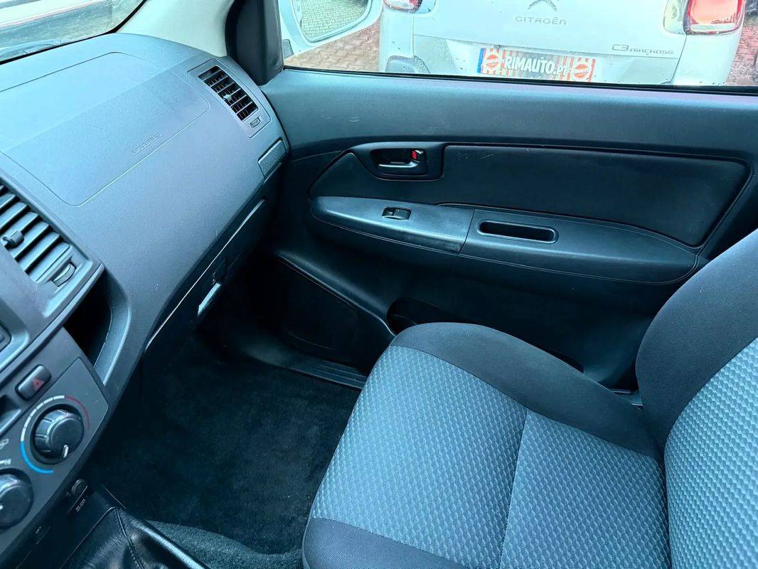 toyota-hilux-2015-diesel-2494cc