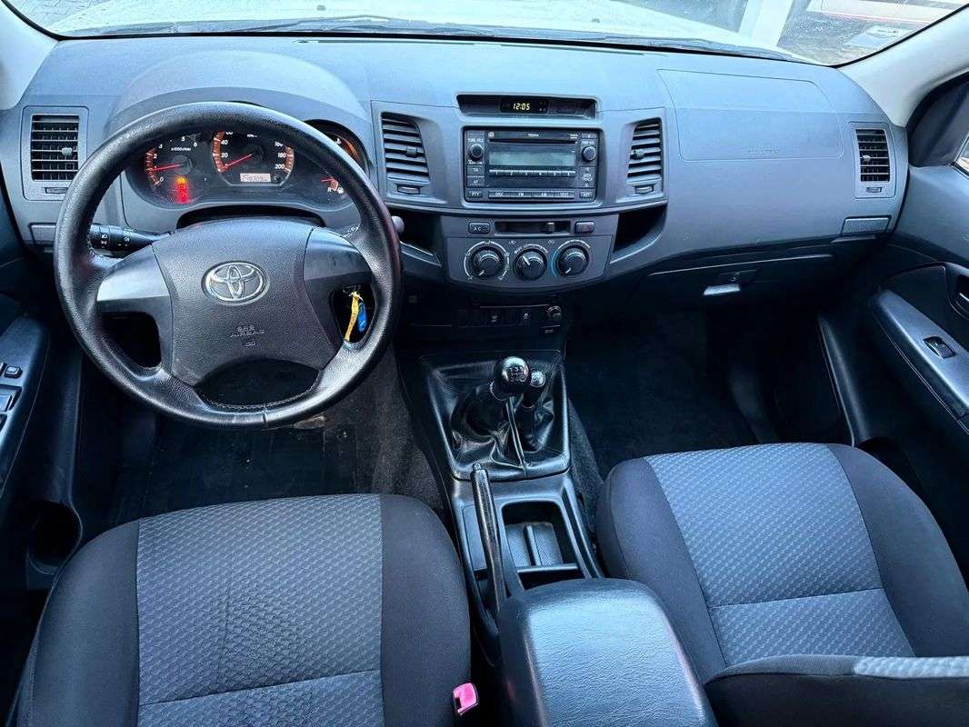 toyota-hilux-2015-diesel-2494cc