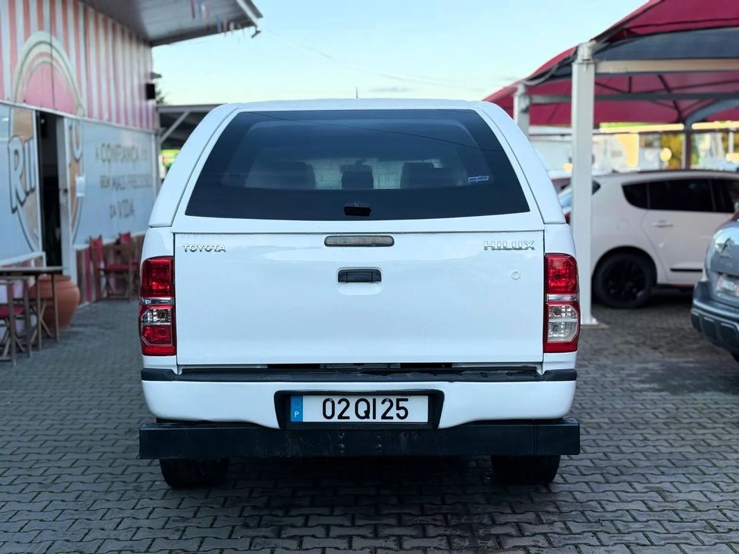 toyota-hilux-2015-diesel-2494cc