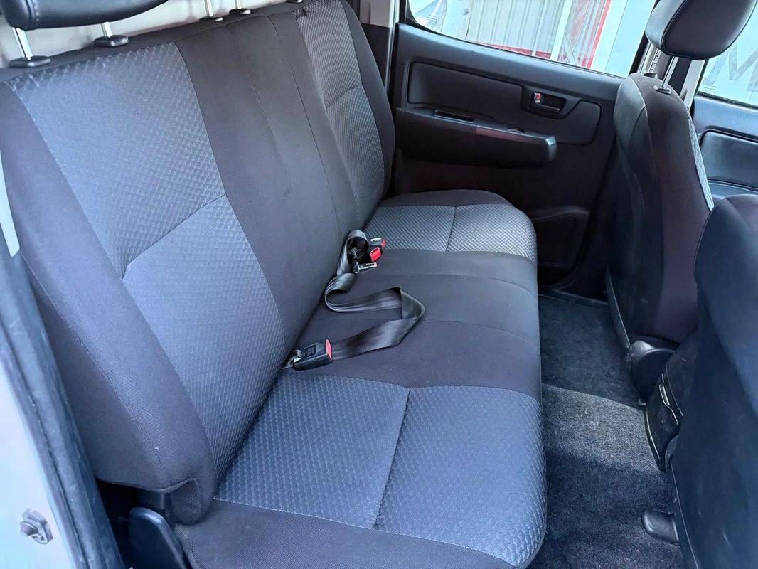 toyota-hilux-2015-diesel-2494cc